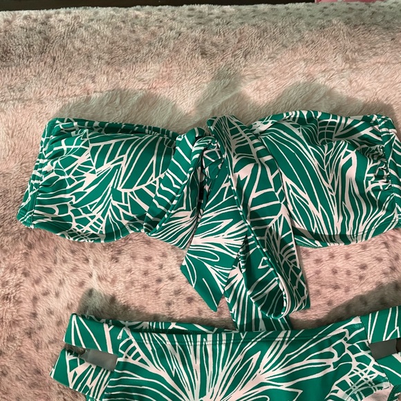 Used Tabitha Brown green bandeau top & bikini bottom set - Picture 7 of 7